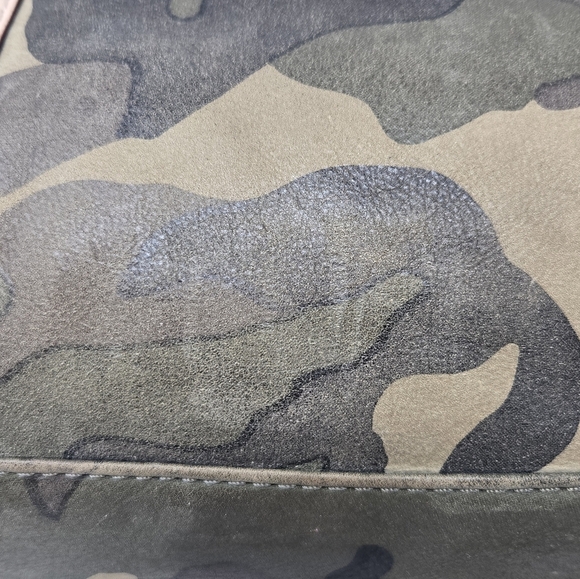 MICHAEL KORS CAMOUFLAGE SHOULDER BAG PURSE CAMO SOFT LEATHER GOLD INTERIOR WOMEN - Picture 9 of 16